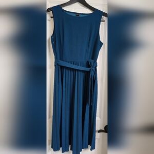 Elegant Blue Sleeveless Dress